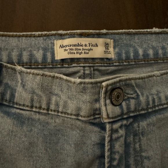Worn Once - Abercrombie and Fitch 90’s Slim Straight Jeans Ultra High Rise - Picture 4 of 4